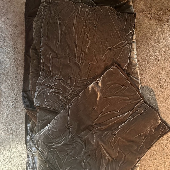 Opalhouse brown velvet king comforter with 2 standard shams - Picture 4 of 4